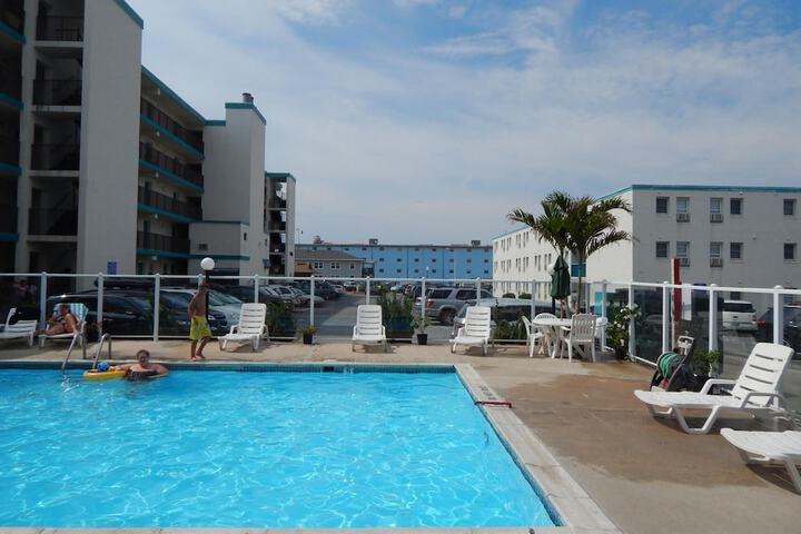 Pool 10 of 32