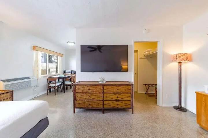 Room 52 of 60