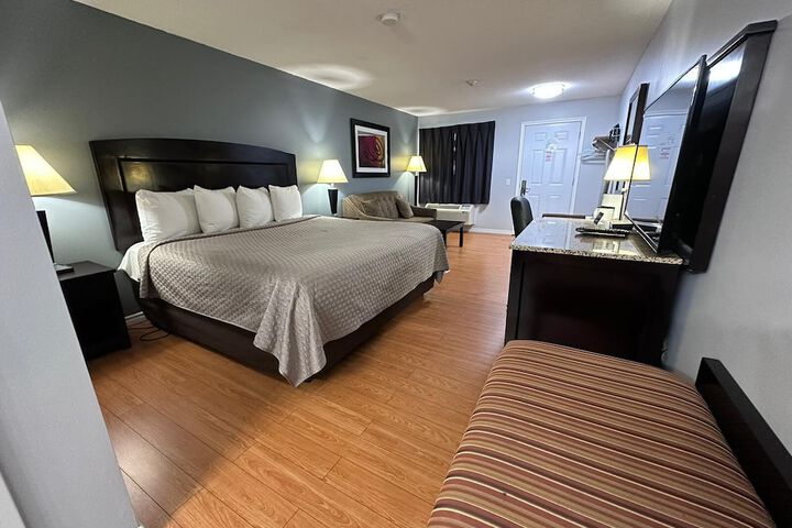 Room 6 of 24