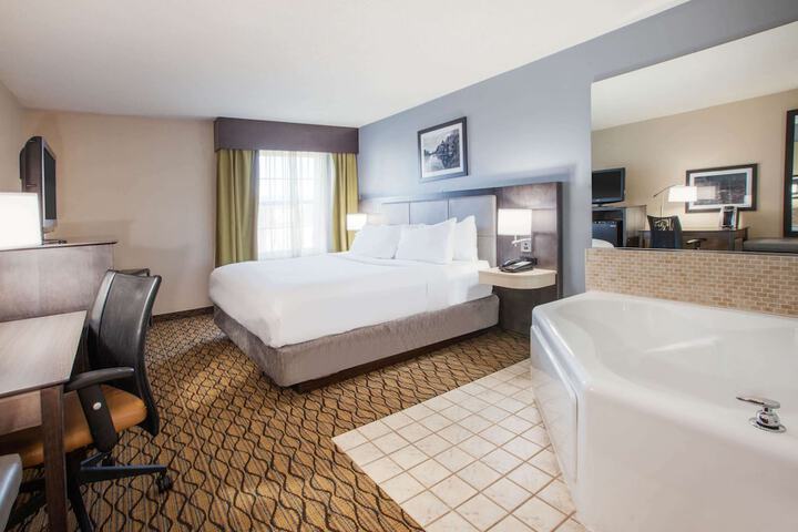 Wingate by Wyndham Roseville / Detroit
