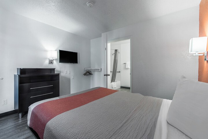 Room 15 of 30