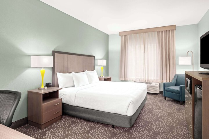 La Quinta Inn & Suites by Wyndham Newport