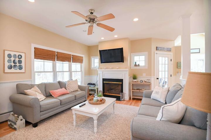 Stunning 5 Bdr Walk to York Harbor Beach!