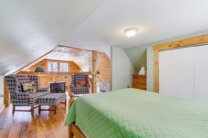 Jeffersonville Home w / Deck Near Hiking & Climbing