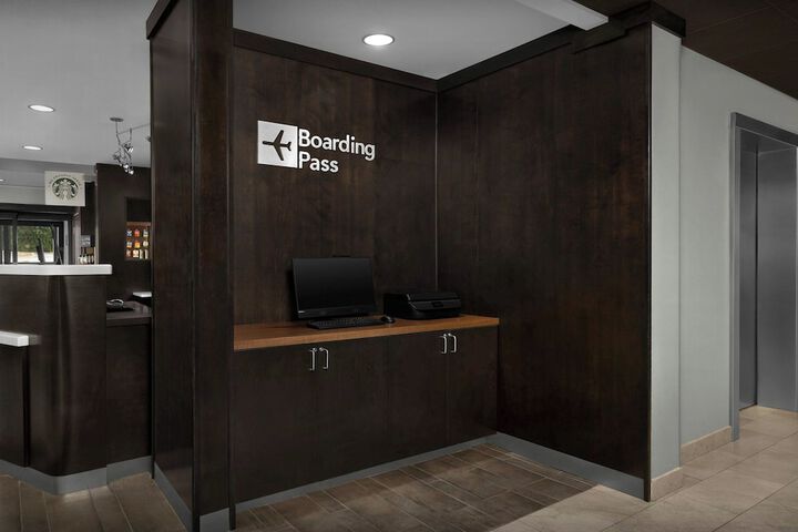 Courtyard by Marriott Greensboro Airport