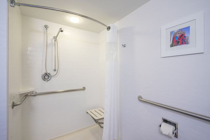 Room 11 of 28