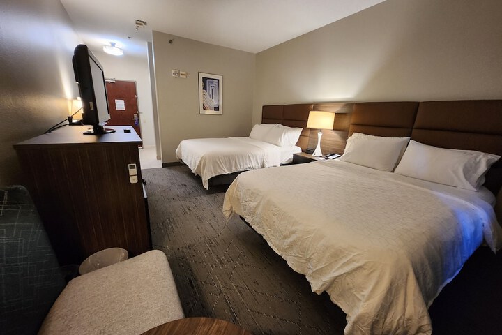 Room 26 of 82