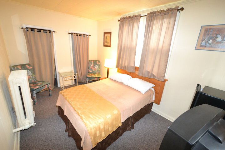 Room 11 of 38