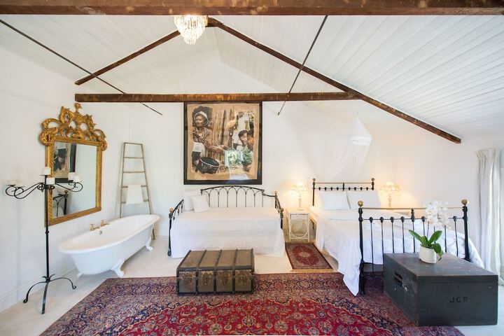 Room 6 of 32