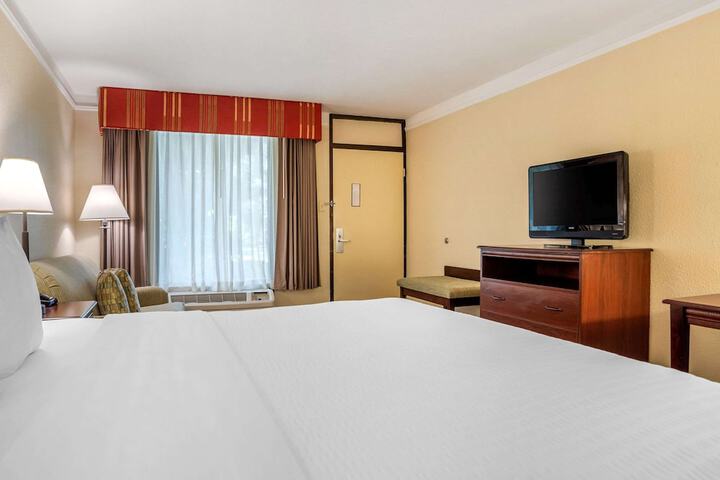 Clarion Inn and Conference Center