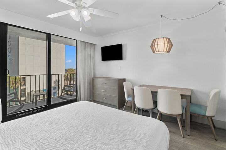 Room 202 of 273