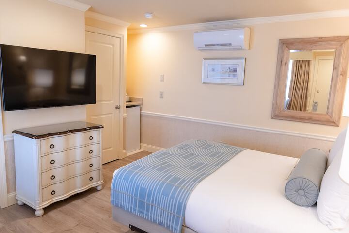 Anchor in Distinctive Waterfront Lodging
