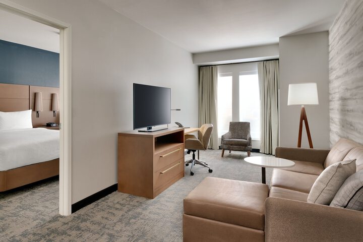 Room 28 of 77