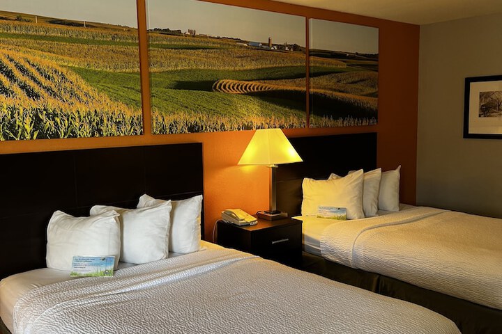 Room 32 of 60