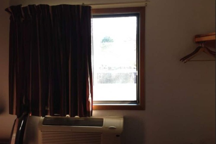 Room 14 of 28