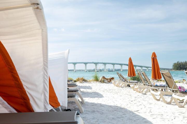 Dolphin Sands Clearwater Beach an Ascend Collection Hotel