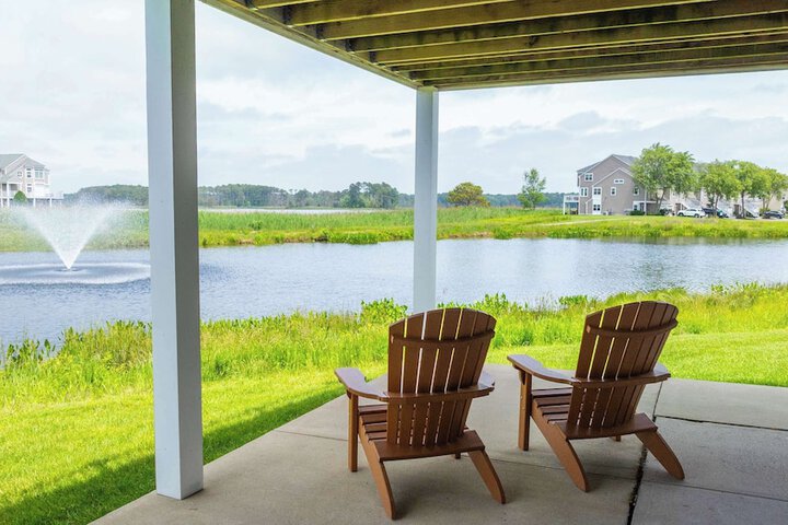 Whale of a Time Waterfront Stay for 10 With Resort-style Amenities