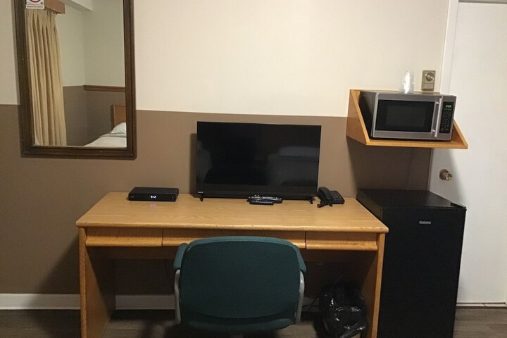 Room 8 of 10