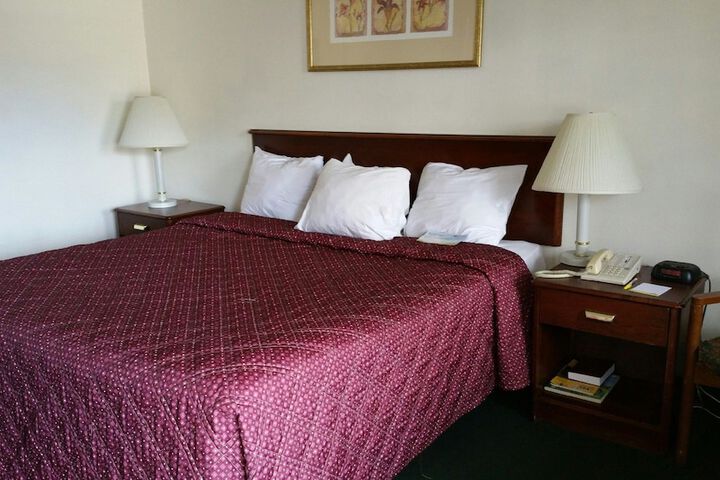 Room 8 of 27