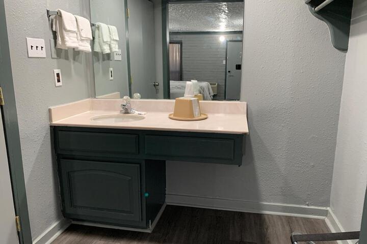 Room 25 of 37