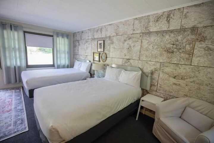 Room 20 of 28