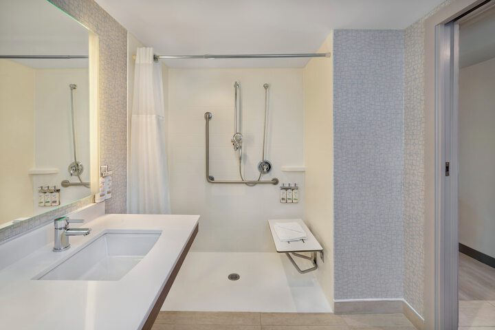Holiday Inn Express Toronto - Downtown by IHG