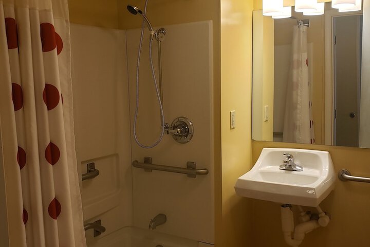Room 6 of 25