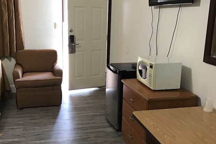 Room 10 of 38