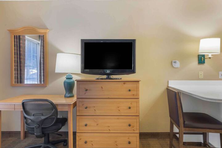 Room 13 of 33