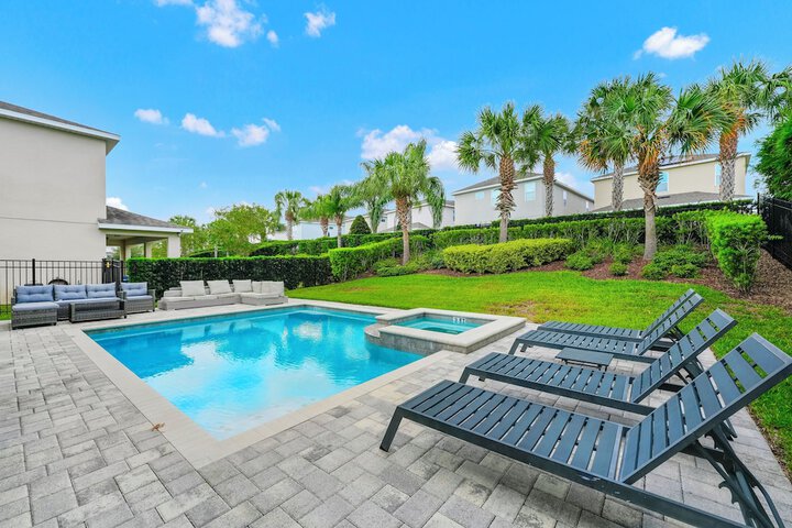Encore Resort and Water Park at Reunion by Rentyl