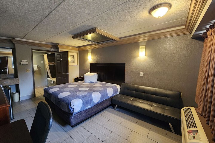 Room 33 of 67