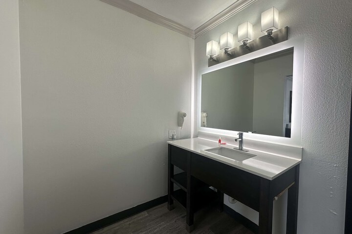 Room 12 of 34