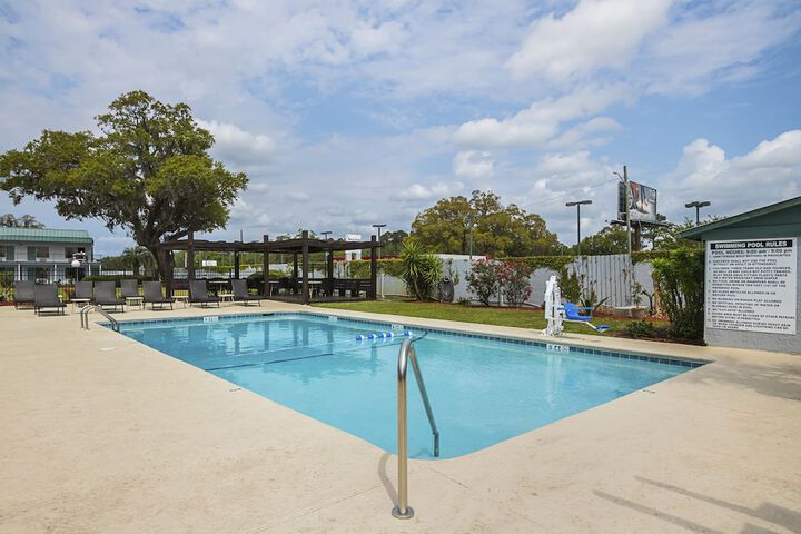 Pool 6 of 27