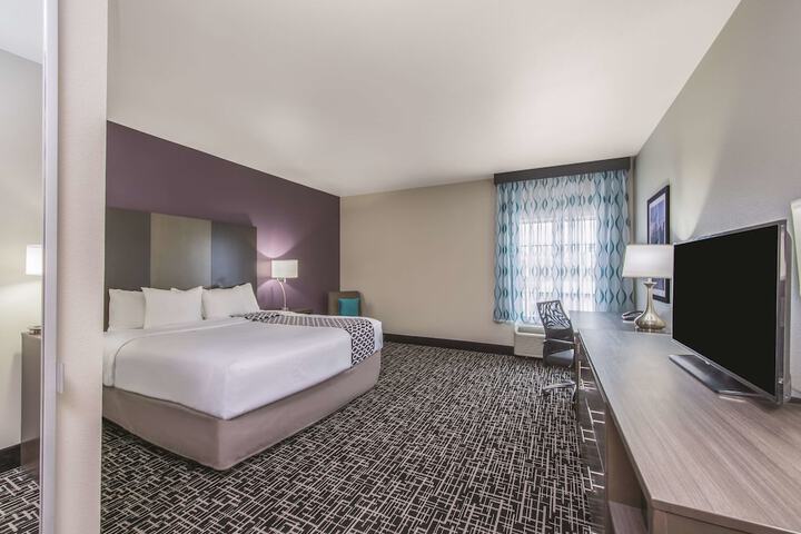 Room 16 of 28