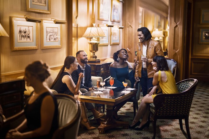 Lounge 49 of 61