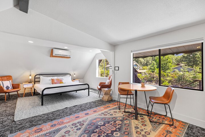 Basecamp Lodge