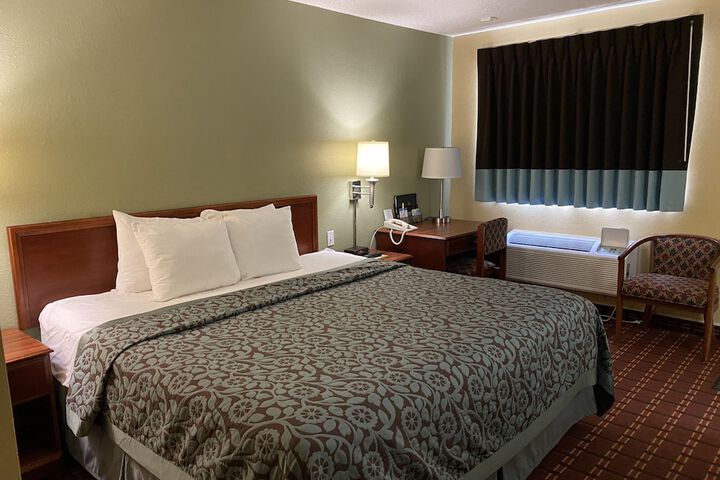 Room 16 of 37