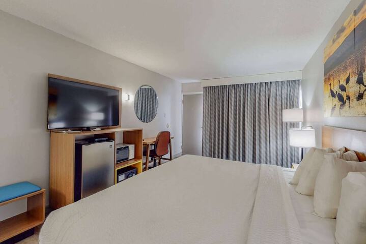 Room 6 of 30