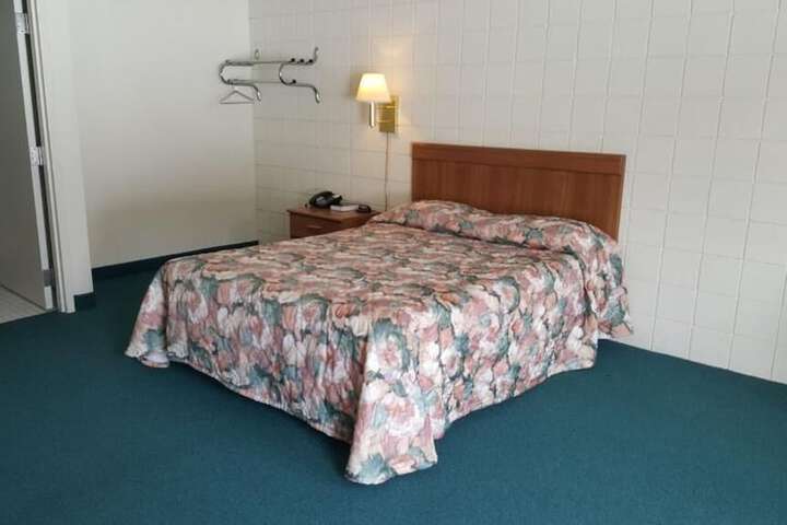 Room 8 of 11