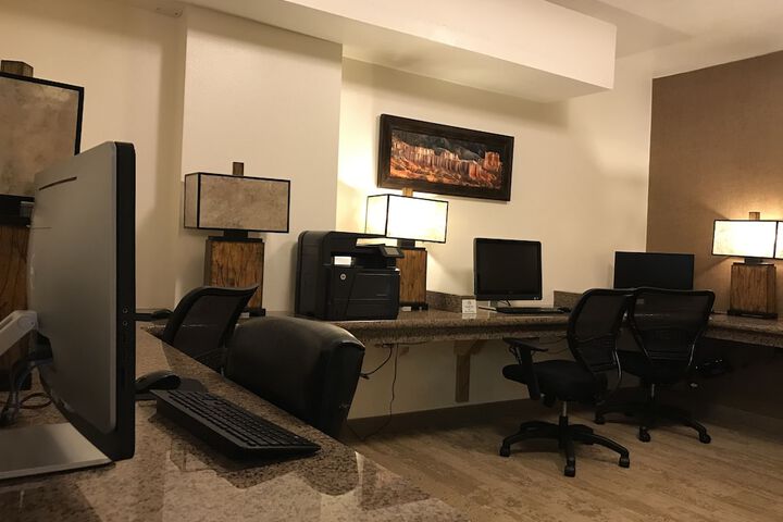 Business Center 31 of 39