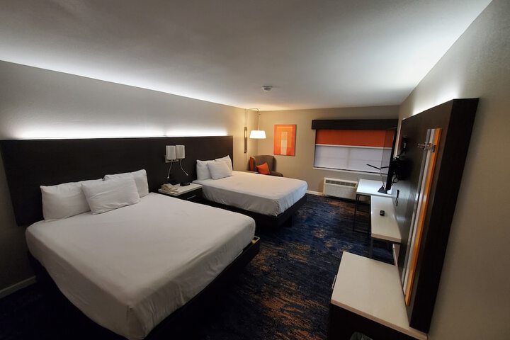 Room 26 of 40