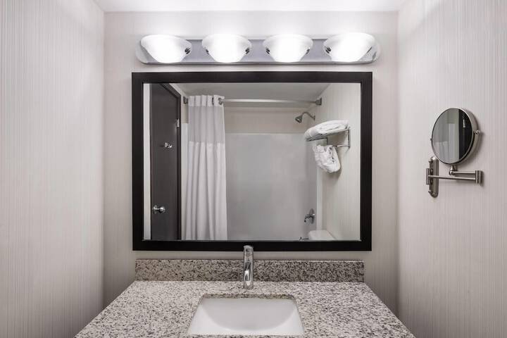 Ramada Plaza by Wyndham Regina Downtown