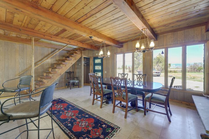 Spacious Pinedale Home w / Mountain Range View