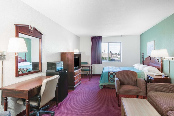 Room 5 of 12