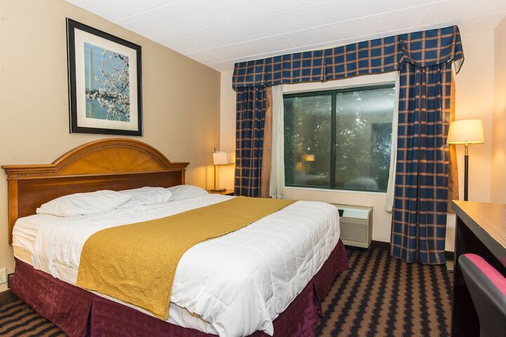 Room 11 of 28