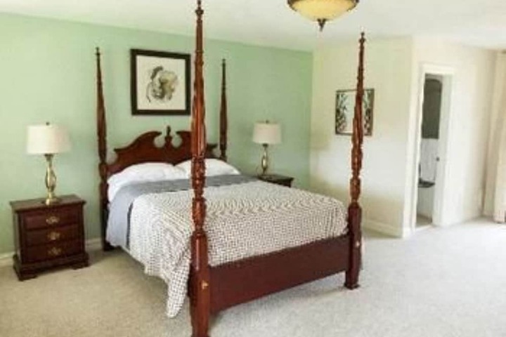 Room 33 of 109
