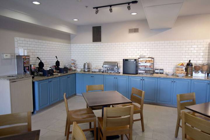 Country Inn & Suites by Radisson Council Bluffs, IA