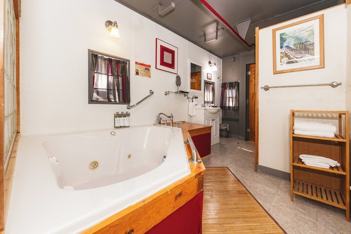 Iron Horse Inn Bed & Breakfast
