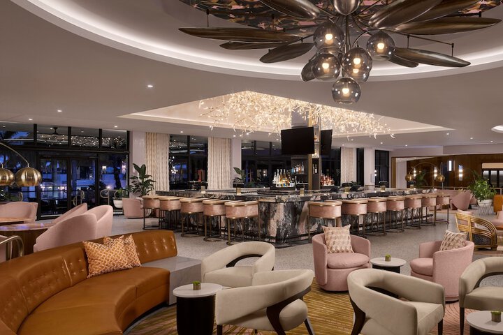 Lounge 41 of 54