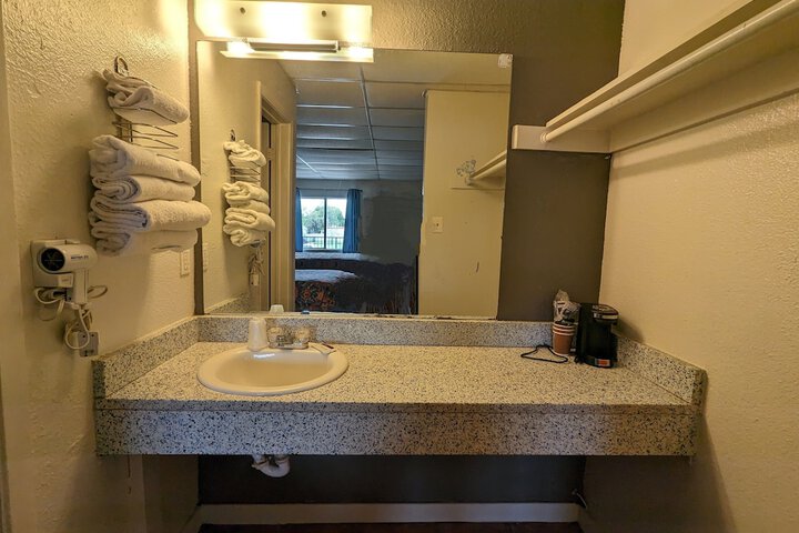 Room 6 of 13